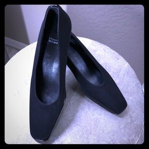 STUART WEITZMAN- CLASSIC SQUARE TOE KITTEN HEELS